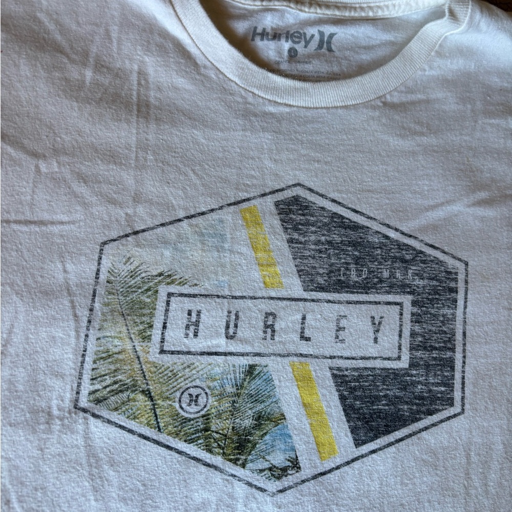 Hurley Men’s Cream Logo T-Shirts size L